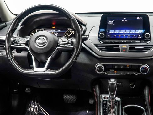 Used 2024 Nissan Altima 2.5 SR FWD image 15