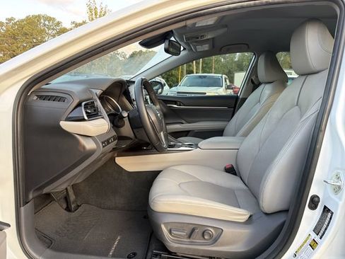 Used 2021 Toyota Camry XLE FWD image 11