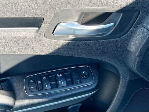 Used 2023 Chrysler 300 S image 11