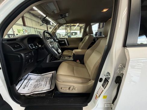Used 2018 Toyota 4Runner SR5 Premium AWD/4WD image 9