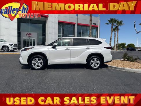 Certified 2024 Toyota Highlander LE AWD/4WD image 1