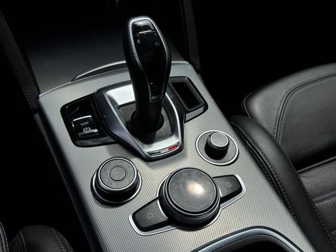 Used 2021 Alfa Romeo Stelvio Ti Sport image 19