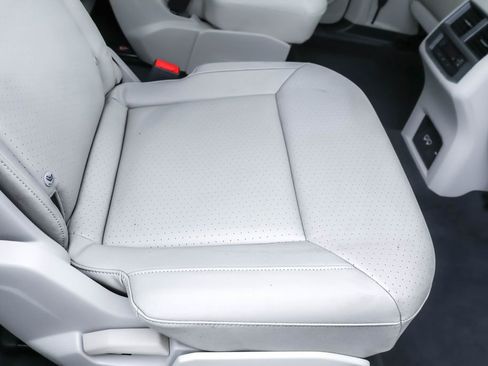 Used 2019 Volkswagen Atlas SEL AWD/4WD image 32