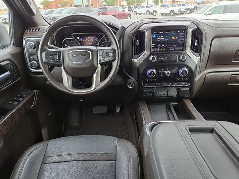 Used 2021 GMC Sierra 1500 Denali w/ Technology Package RWD image 11