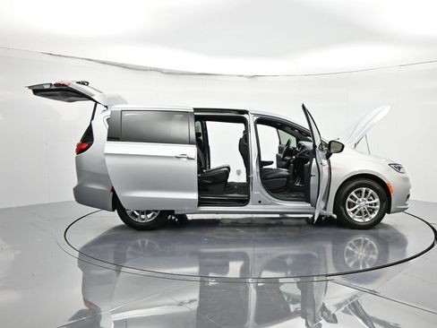 New 2026 Chrysler Pacifica Select image 48