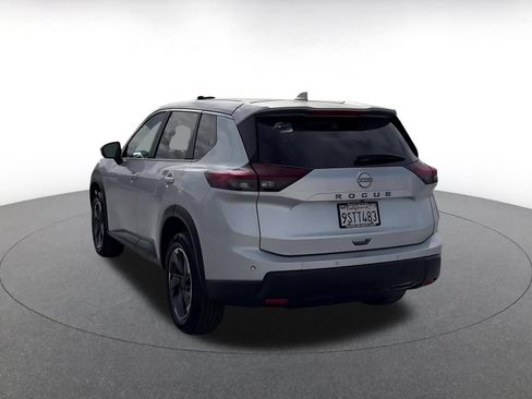 Used 2025 Nissan Rogue SV FWD image 10