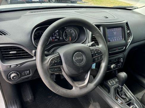 Used 2019 Jeep Cherokee Latitude w/ Popular Appearance Group image 14