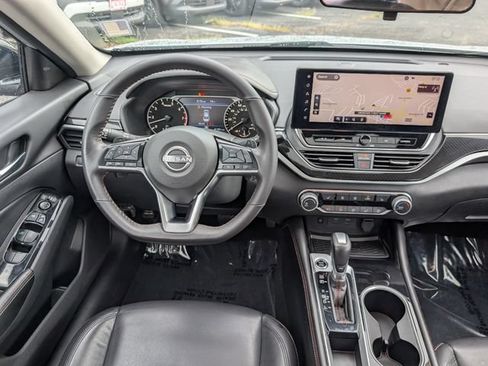 Used 2024 Nissan Altima 2.5 SR w/ SR Premium Package FWD image 16