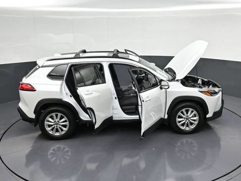 Used 2024 Toyota Corolla Cross LE w/ Moonroof Package FWD image 39