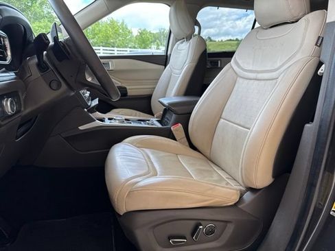 Used 2020 Ford Explorer Platinum w/ Premium Technology Package AWD/4WD image 14