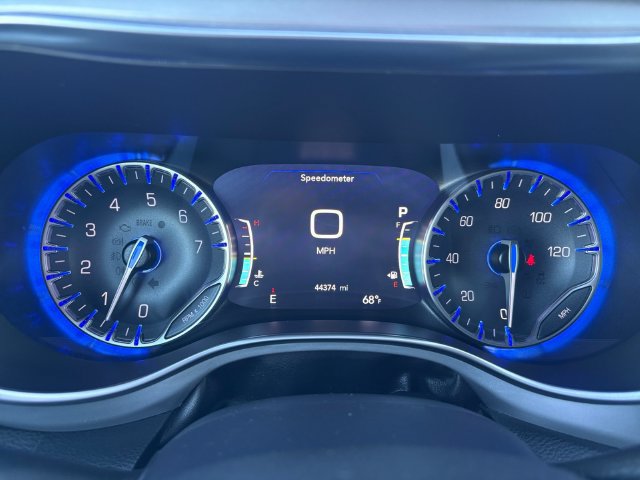 Used 2025 Chrysler Pacifica Limited FWD image 26