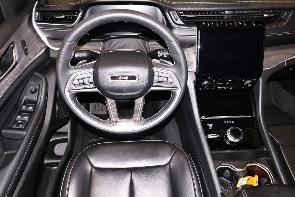 Used 2024 Jeep Grand Cherokee Limited AWD/4WD image 22