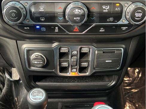 Used 2022 Jeep Wrangler Unlimited Sahara image 14