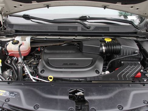 Used 2021 Chrysler Pacifica Touring w/ S Appearance Package image 14