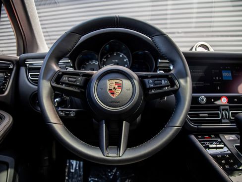 Certified 2026 Porsche Macan AWD/4WD image 16