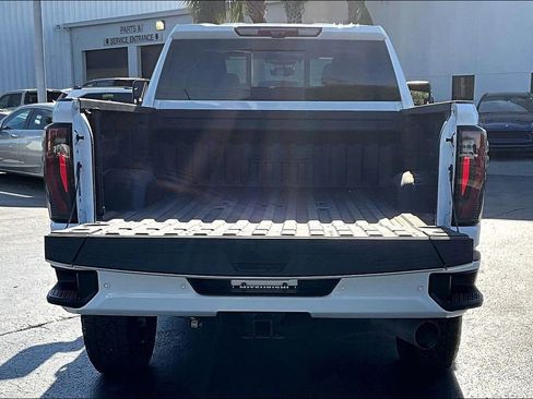 Used 2025 GMC Sierra 2500 AT4 w/ AT4 Premium Plus Package image 7