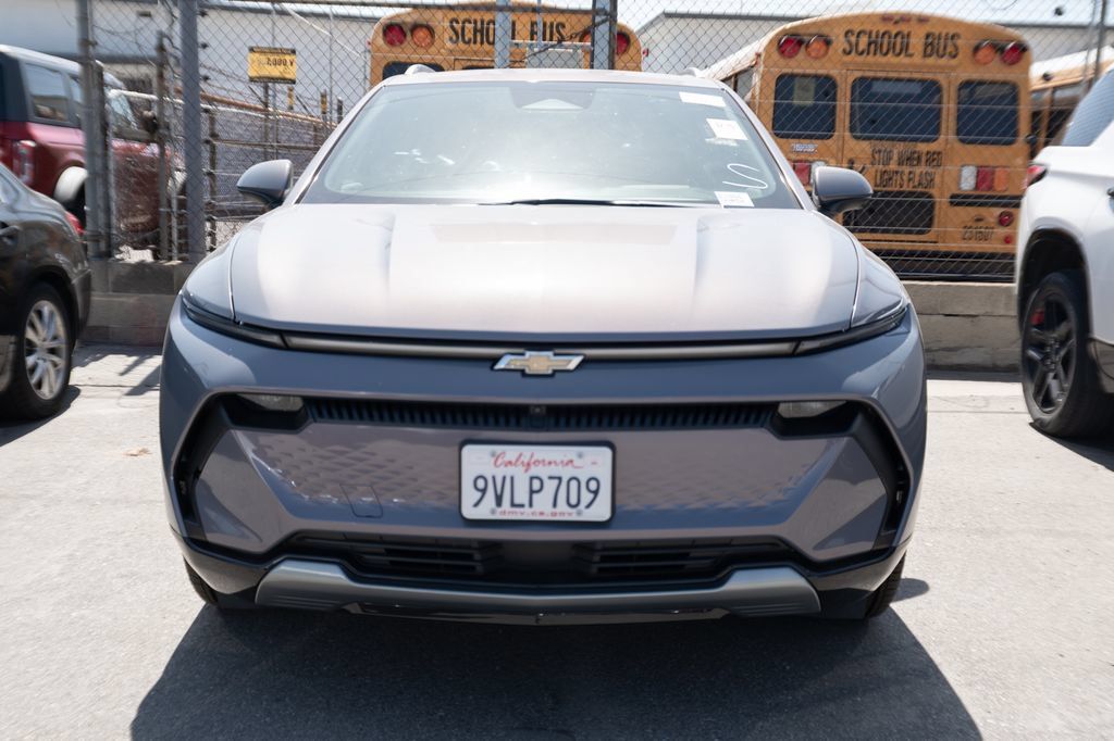 Used 2025 Chevrolet Equinox EV LT w/ Convenience Package FWD image 2
