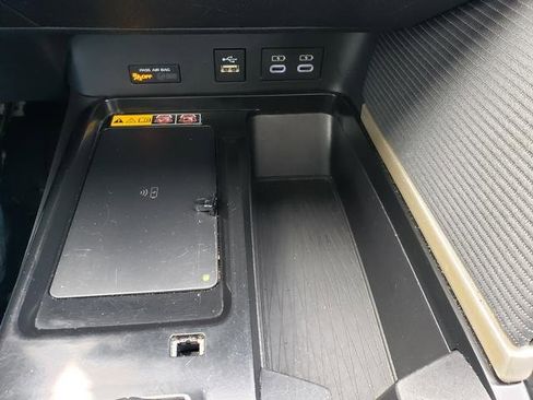 Used 2025 Toyota Camry SE image 14