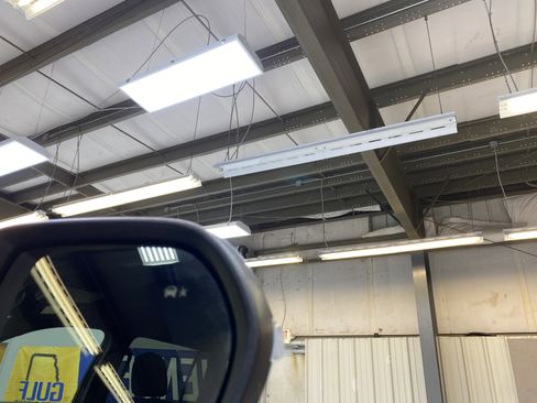 Used 2025 GMC Acadia Elevation image 15