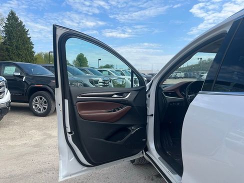 Used 2020 Buick Enclave Avenir w/ Avenir Technology Package AWD/4WD image 14