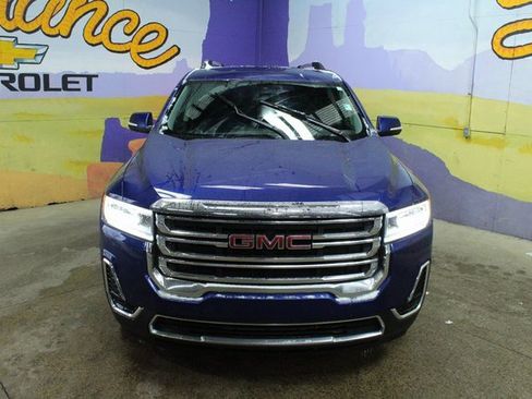 Used 2023 GMC Acadia SLE w/ Driver Convenience Package image 3