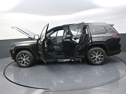 New 2025 Jeep Grand Cherokee L Limited w/ Trailer Tow Package image 30
