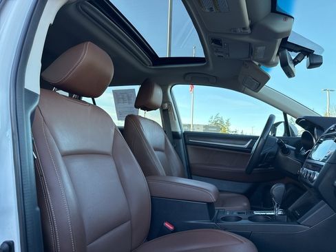 Used 2017 Subaru Outback 3.6R Touring image 5