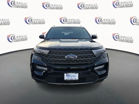 Used 2022 Ford Explorer XLT w/ Equipment Group 202A image 2