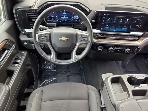 Used 2024 Chevrolet Silverado 1500 LT RWD image 13