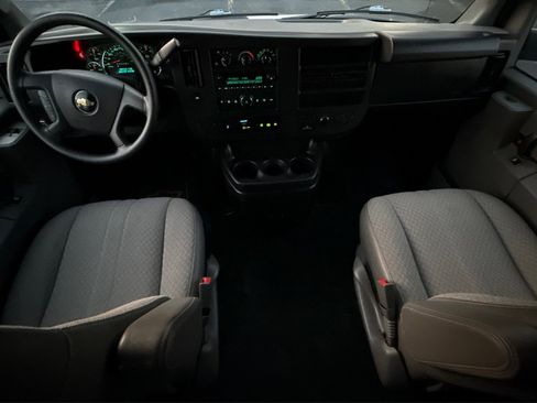 Used 2017 Chevrolet Express 3500 LT w/ LT Preferred Equipment Group image 18