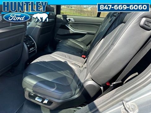Used 2023 BMW X7 xDrive40i w/ Premium Package AWD/4WD image 16