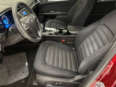 Used 2015 Ford Fusion SE image 18