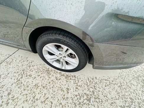 Used 2015 Ford Taurus SEL FWD image 23
