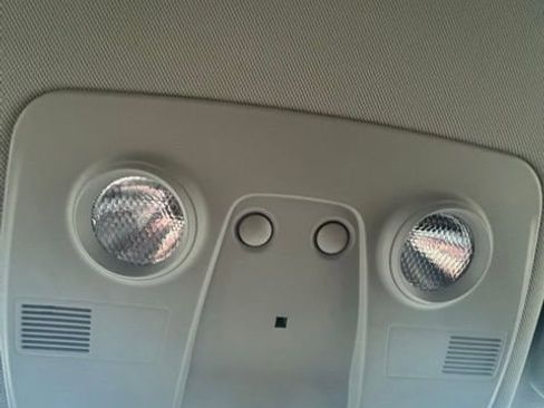 Used 2017 Chevrolet Traverse LT image 15