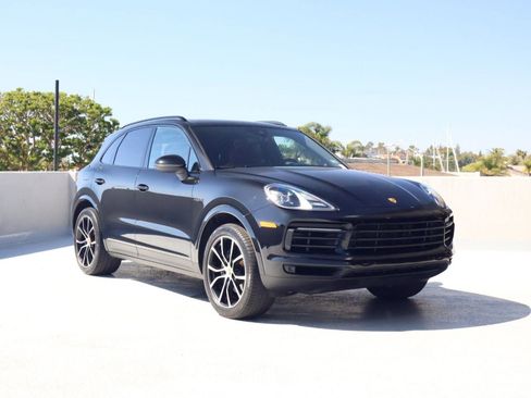 Certified 2023 Porsche Cayenne AWD/4WD image 7