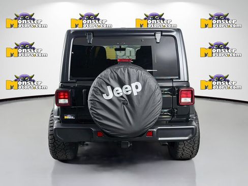 Used 2023 Jeep Wrangler Unlimited Sahara w/ Cold Weather Group AWD/4WD image 6