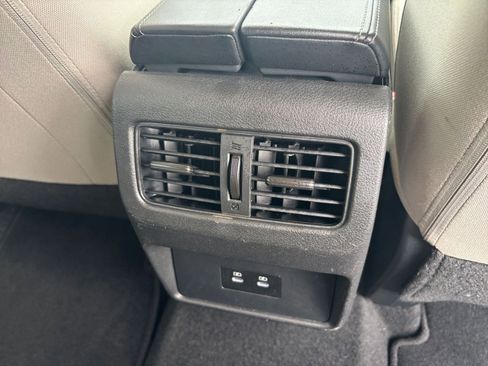 Used 2025 Nissan Rogue SV image 24