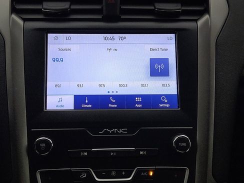 Used 2020 Ford Fusion SE FWD image 25