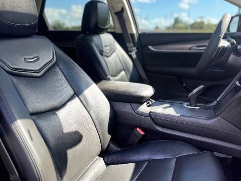 Used 2018 Cadillac XT5 Luxury w/ Driver Awareness Package image 11