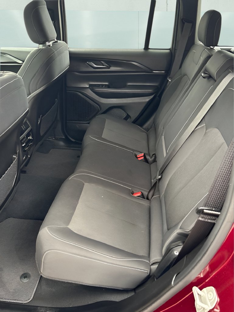 Used 2024 Jeep Grand Cherokee Laredo RWD image 13