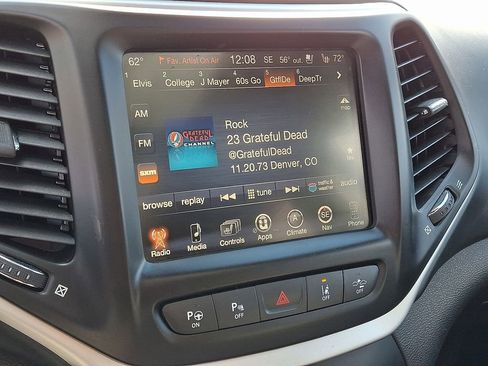 Used 2017 Jeep Cherokee Overland w/ Technology Group image 19