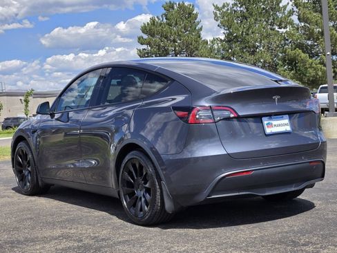 Used 2021 Tesla Model Y Long Range AWD/4WD image 3