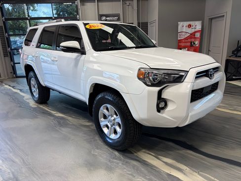 Used 2022 Toyota 4Runner SR5 Premium w/ Moonroof Package AWD/4WD image 1