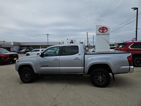 Used 2020 Toyota Tacoma SR5 image 2