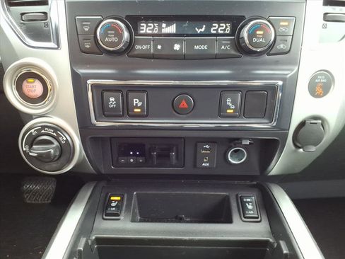 Used 2017 Nissan Titan XD image 13