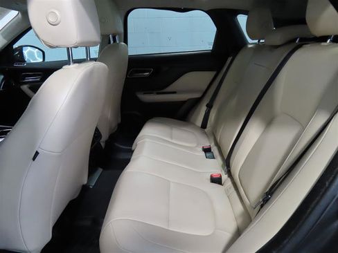 Used 2020 Jaguar F-PACE Premium image 33