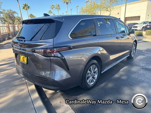 Used 2024 Toyota Sienna LE image 4