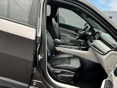 Used 2024 Jeep Compass Latitude image 20