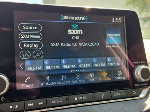 Used 2025 Nissan Sentra SV FWD image 18