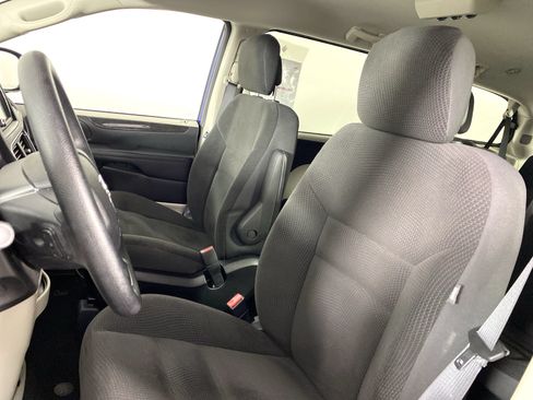 Used 2018 Dodge Grand Caravan SE w/ UConnect Hands-Free Group FWD image 15
